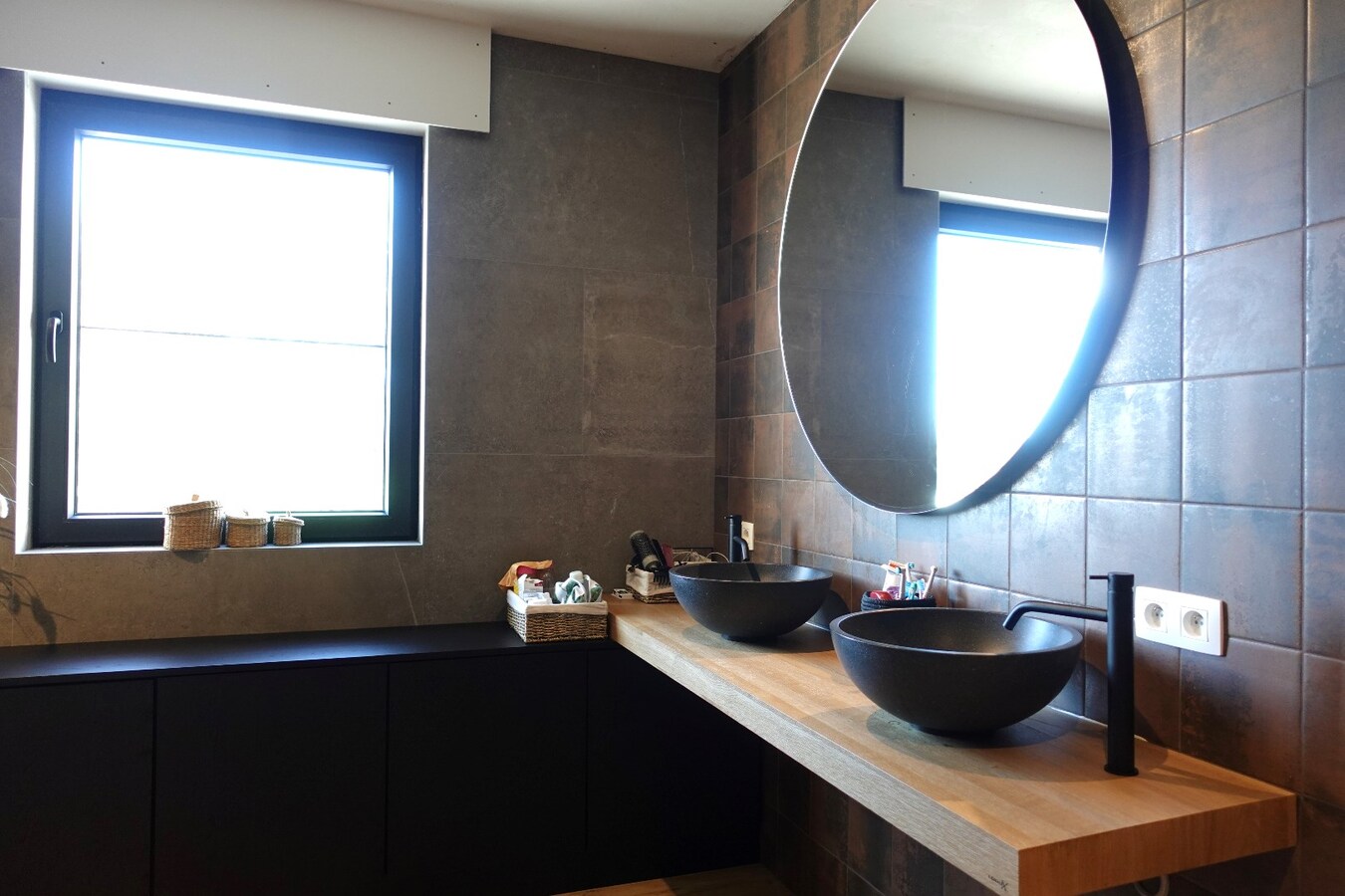 Uitzonderlijke luxe villa (2022) met prachtige tuin &amp; 5 slaapkamers op 2.162m² 