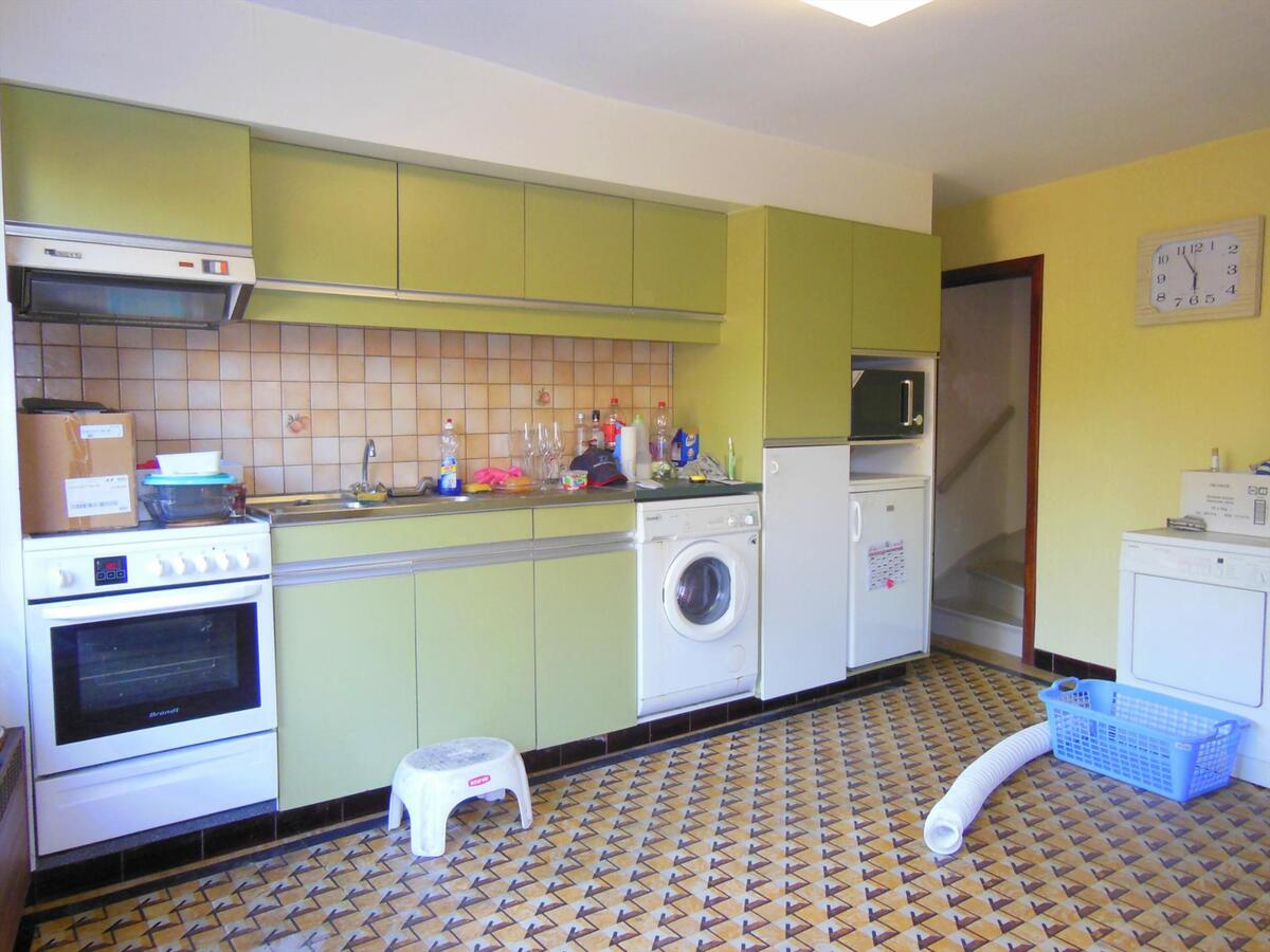 Rijwoning met zonnige tuin en garage 