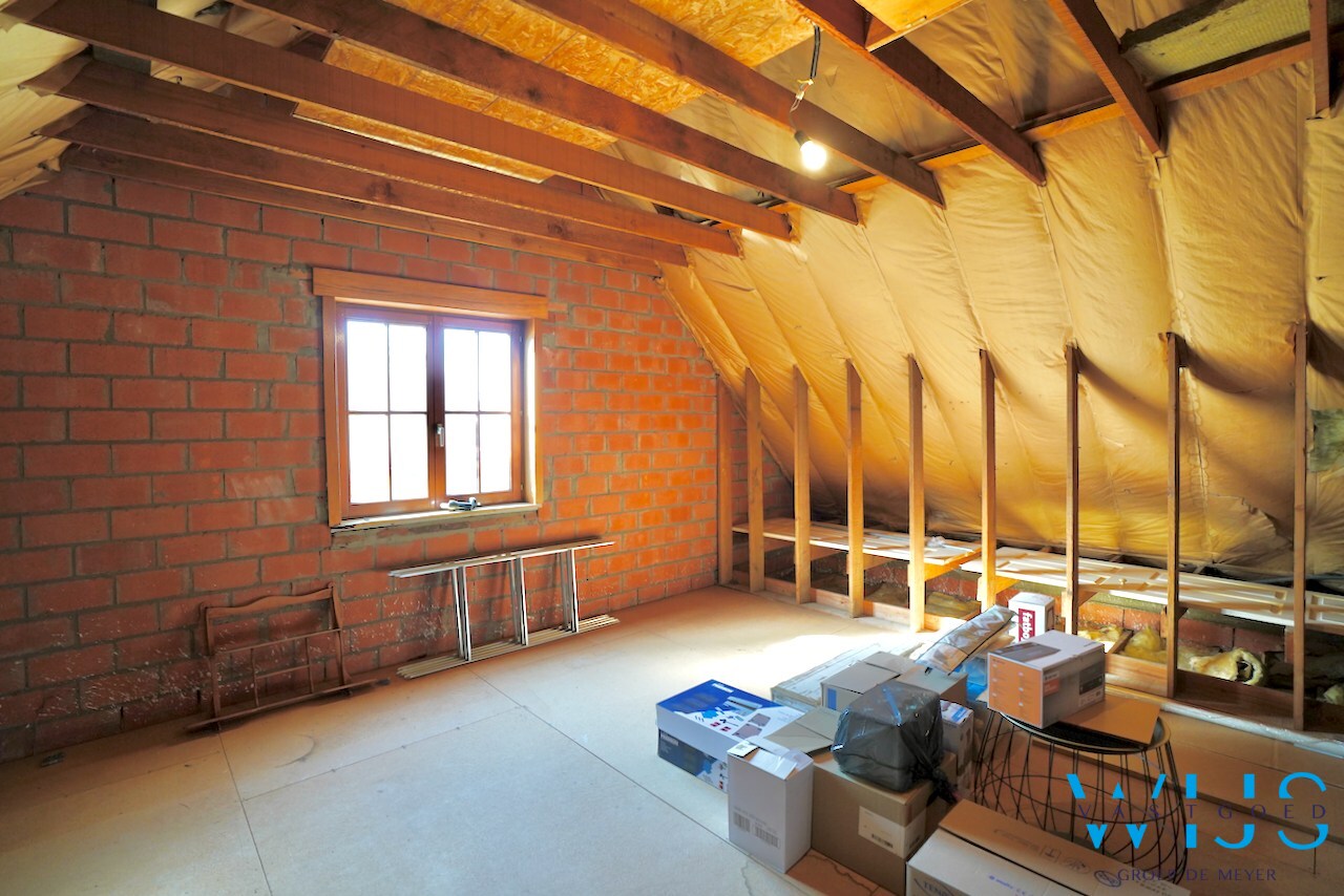 Instapklare gezinswoning met 4 slaapkamers in woonwijk te EVERGEM ! 