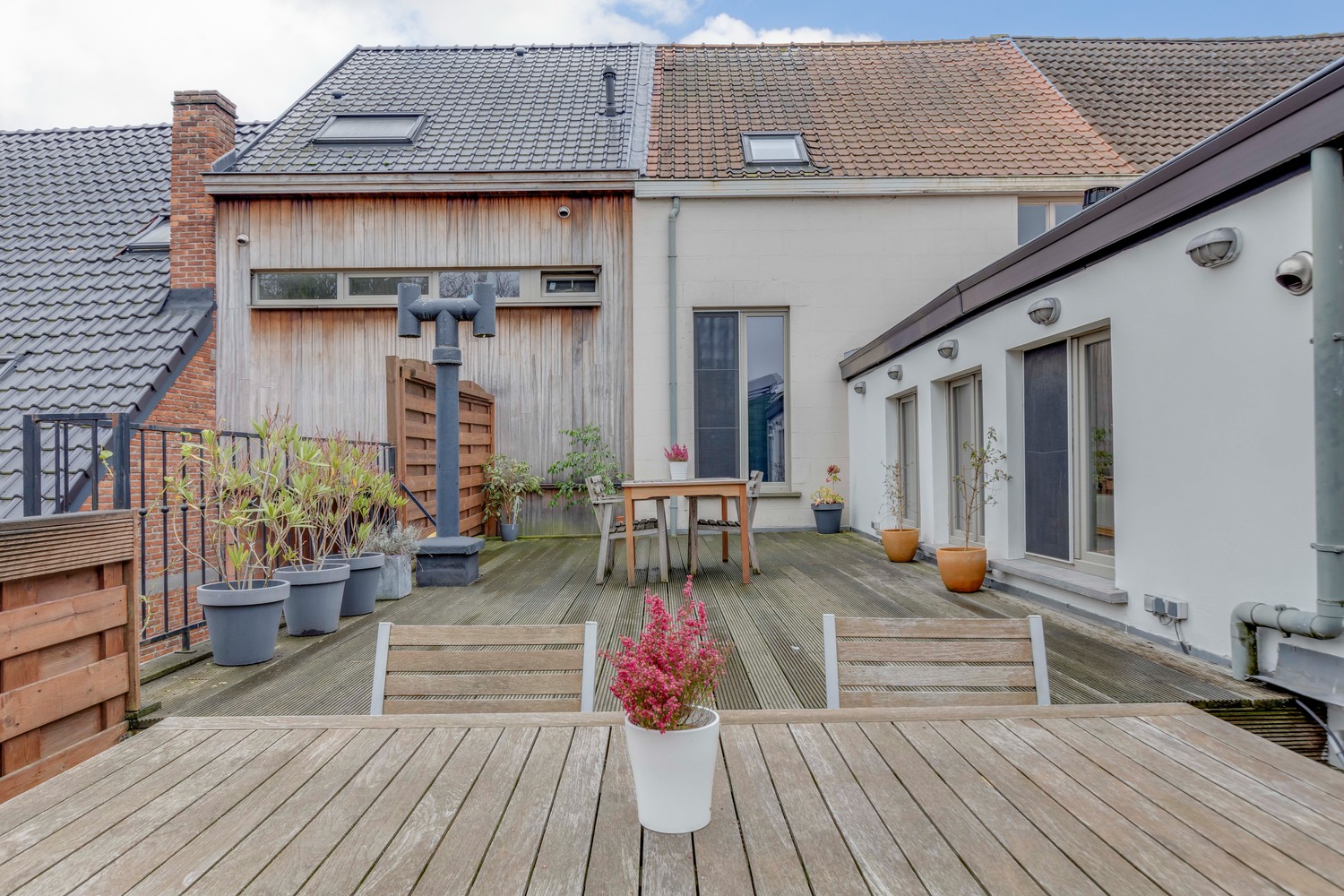 Lichtrijk en ruim duplexappartement met fantastisch terras 