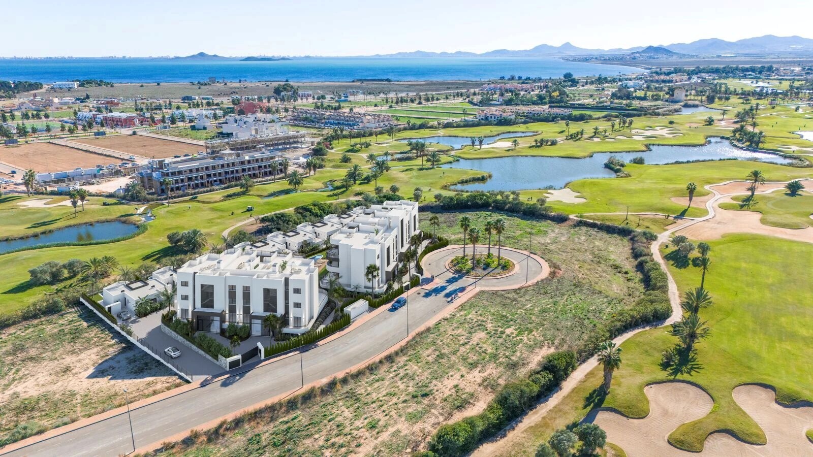 Nieuwbouw residentie aan de voorkant van de La Serena golfbaan in Los Alcázares 