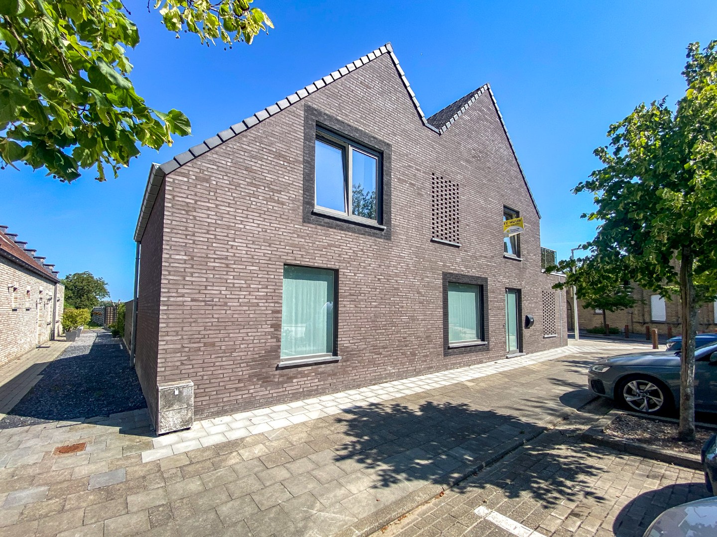 Prachtig afgewerkte zeer lichtrijke nieuwbouwwoning te Ramskapelle (Nieuwpoort). 