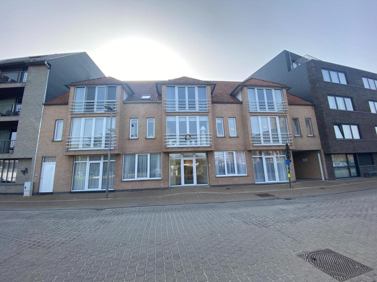 Uitstekend gelegen, ruim woonappartement met groot zonneterras 