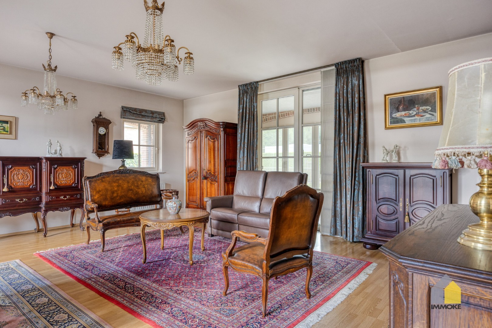 Gelijkvloers appartement met 2 slpks, stadstuin en autostaanplaats. 