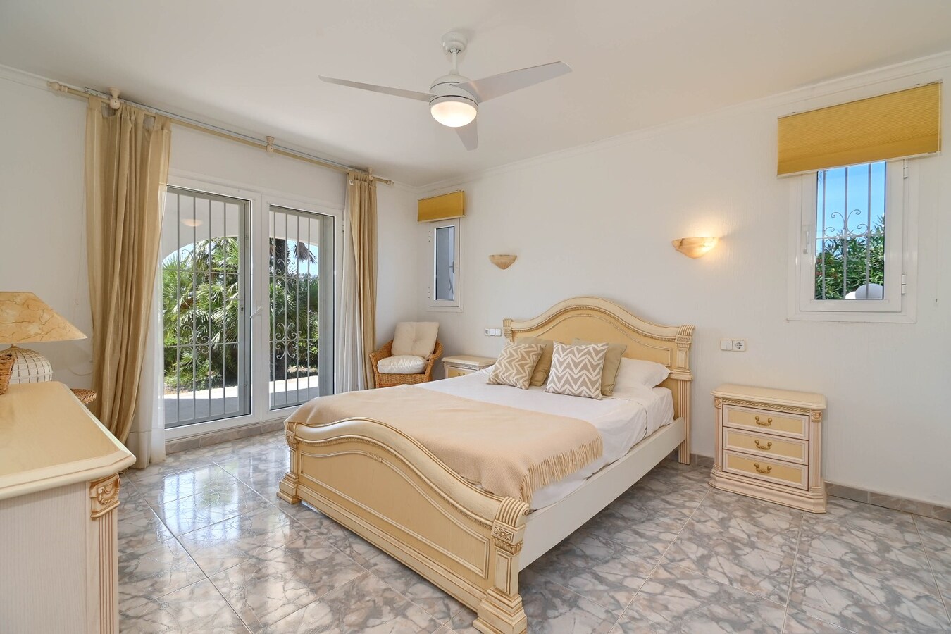 Uniek renovatieproject met zeezicht op wandelafstand van Moraira 