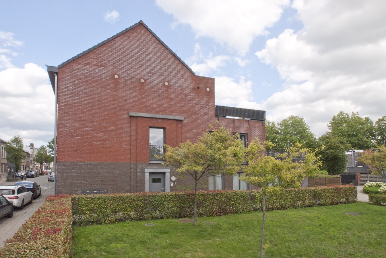 Instapklaar gelijkvloers met 2 slpks - tuin - garagebox 