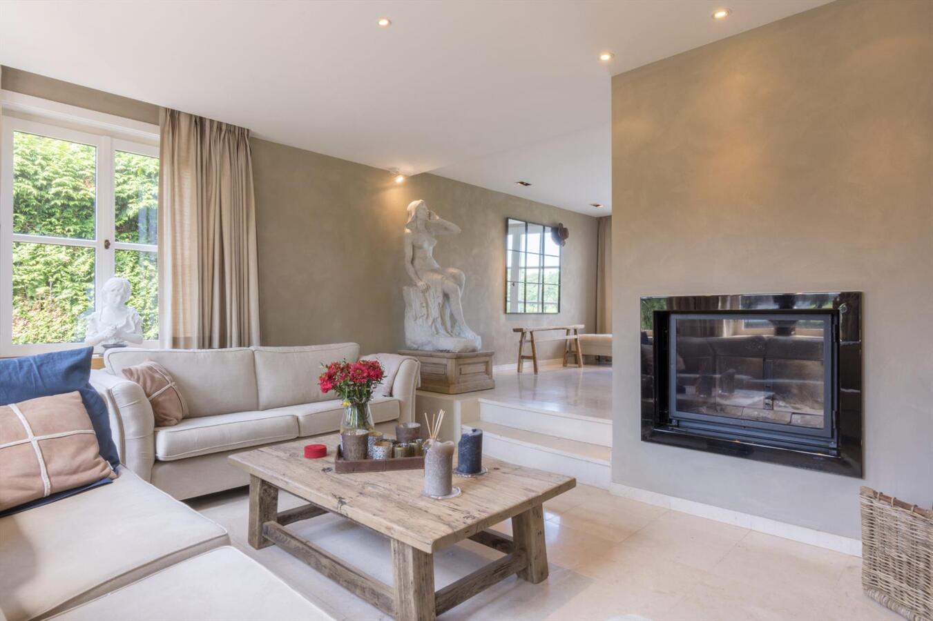 Exclusief landhuis met bijbouw op uniek natuurdomein 