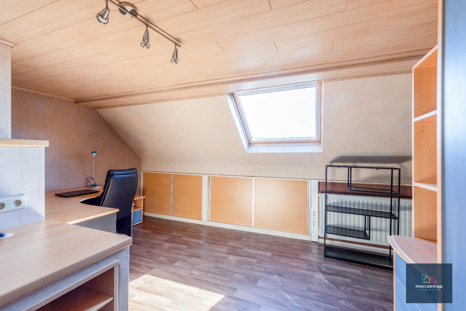 Goed onderhouden en ruime woning in rij met tuin/terras te Wondelgem 