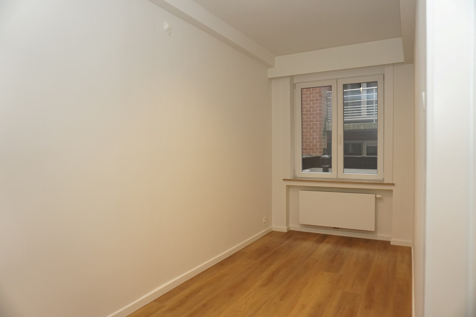 PRACHTIG GERENOVEERD APP. GELEGEN LEOPOLD II LAAN - TOPLIGGING 