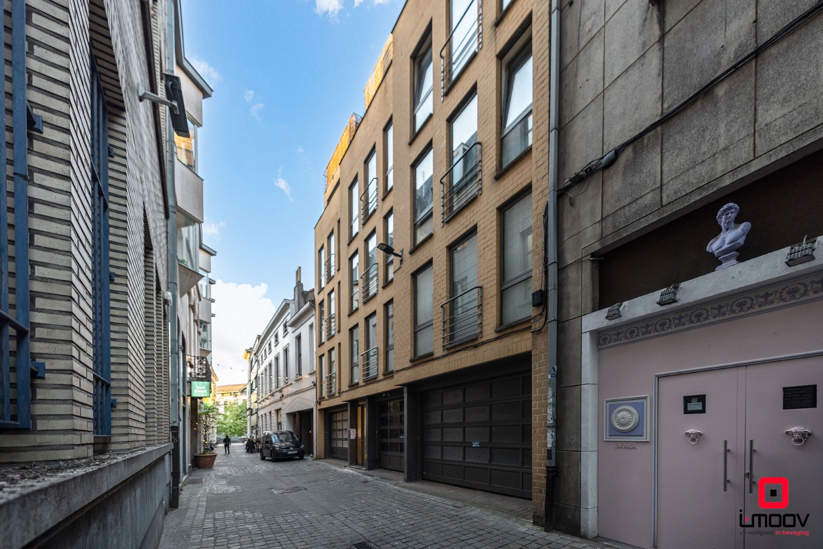 Ruim en lichtrijk appartement met uitzonderlijk terras en autostaanplaats in hartje Gent 