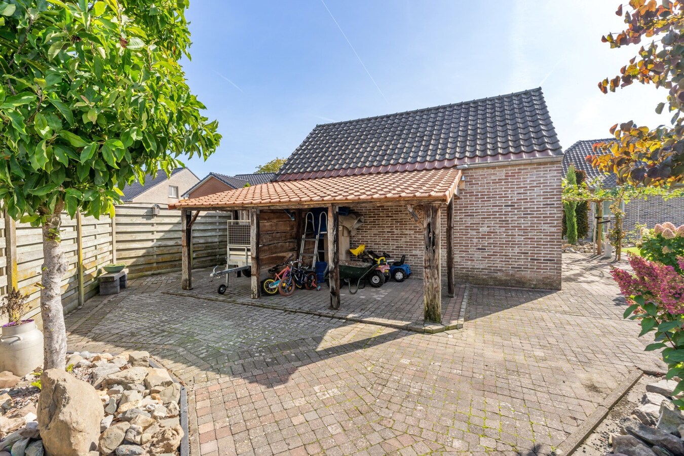 Stijlvolle gelijkvloerse gezinswoning op een perceel van 13a66ca op een rustige locatie te Kinrooi! 