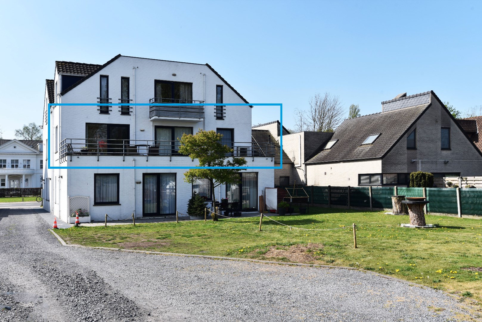 Energiezuinig app. 82m² met 2 slpks, zonnig terras en garage te Adegem 