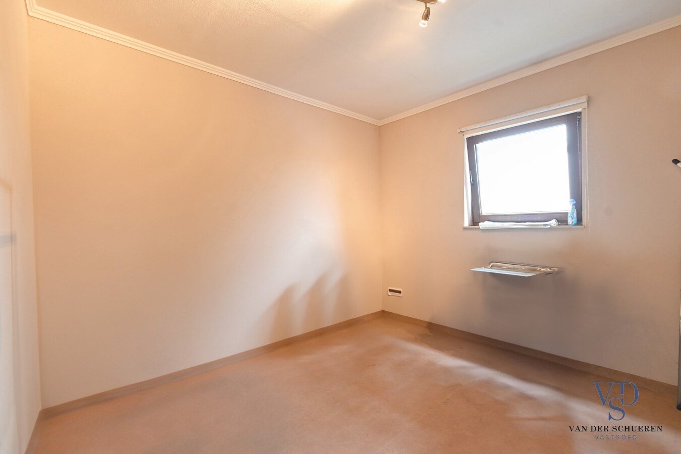 Degelijk investeringsappartement met garage. 