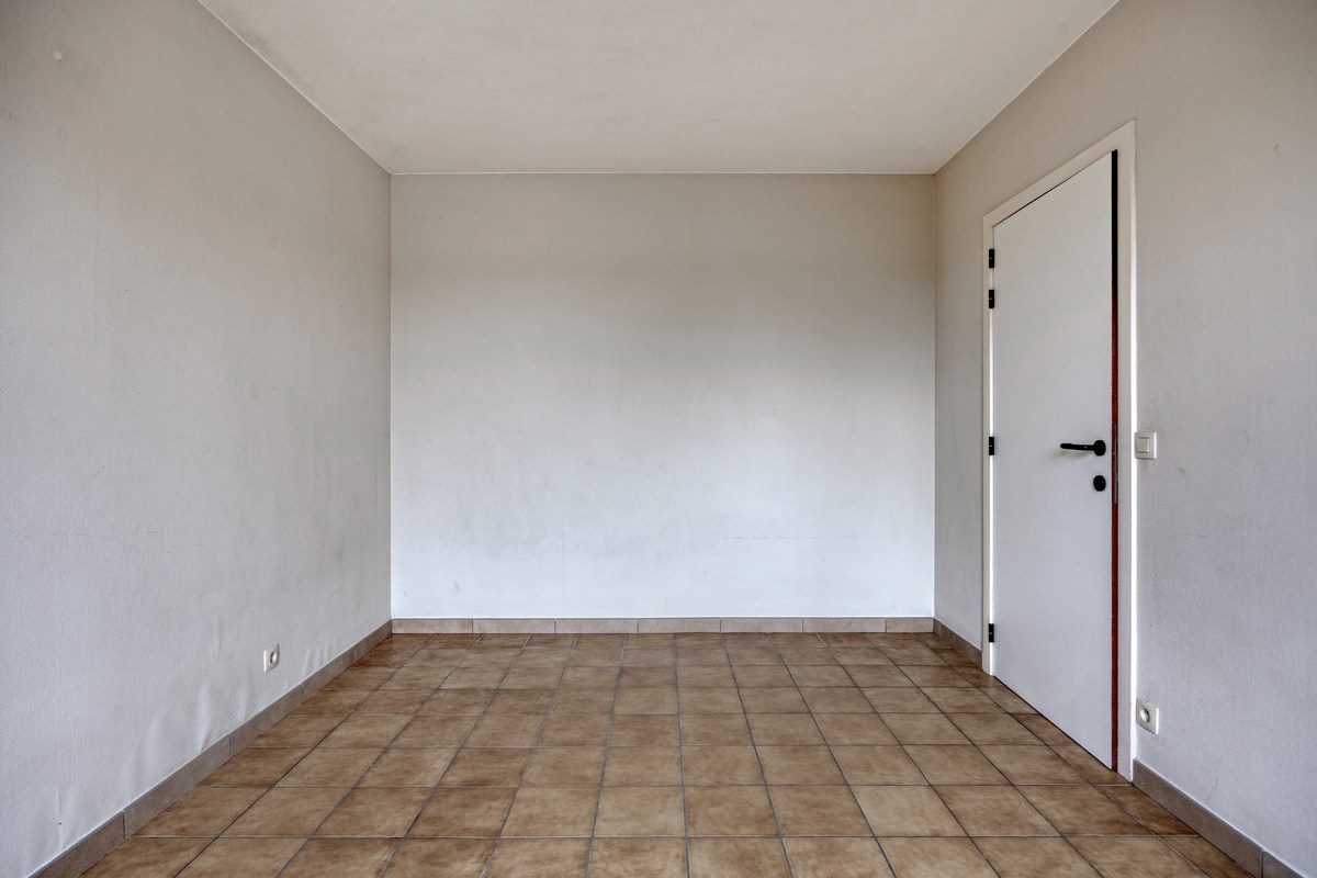 Opbrengsteigendom met 3 appartementen en 7 garages 