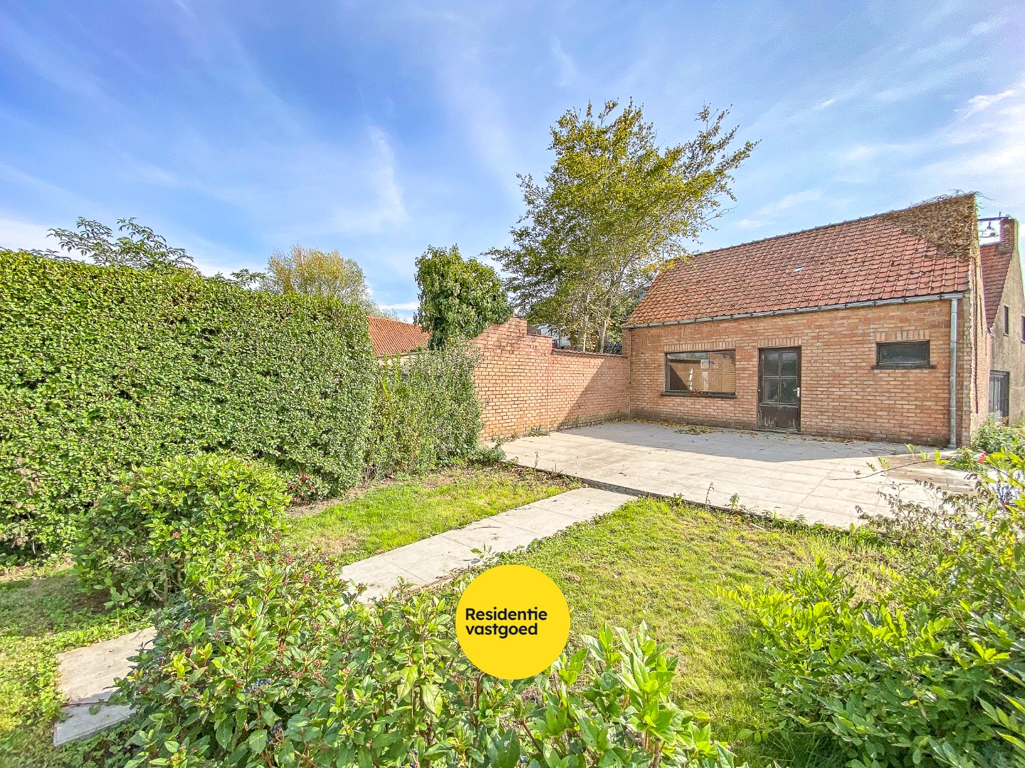 Ruime gezinswoning met 3 slaapkamers, grote tuin en garage. 