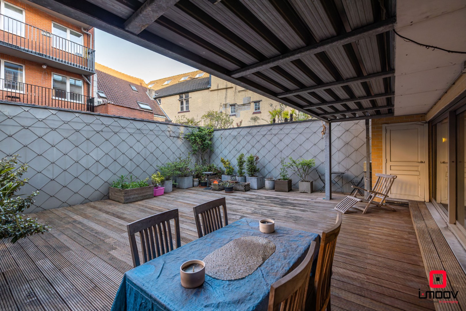 Ruim en lichtrijk appartement met uitzonderlijk terras en autostaanplaats in hartje Gent 