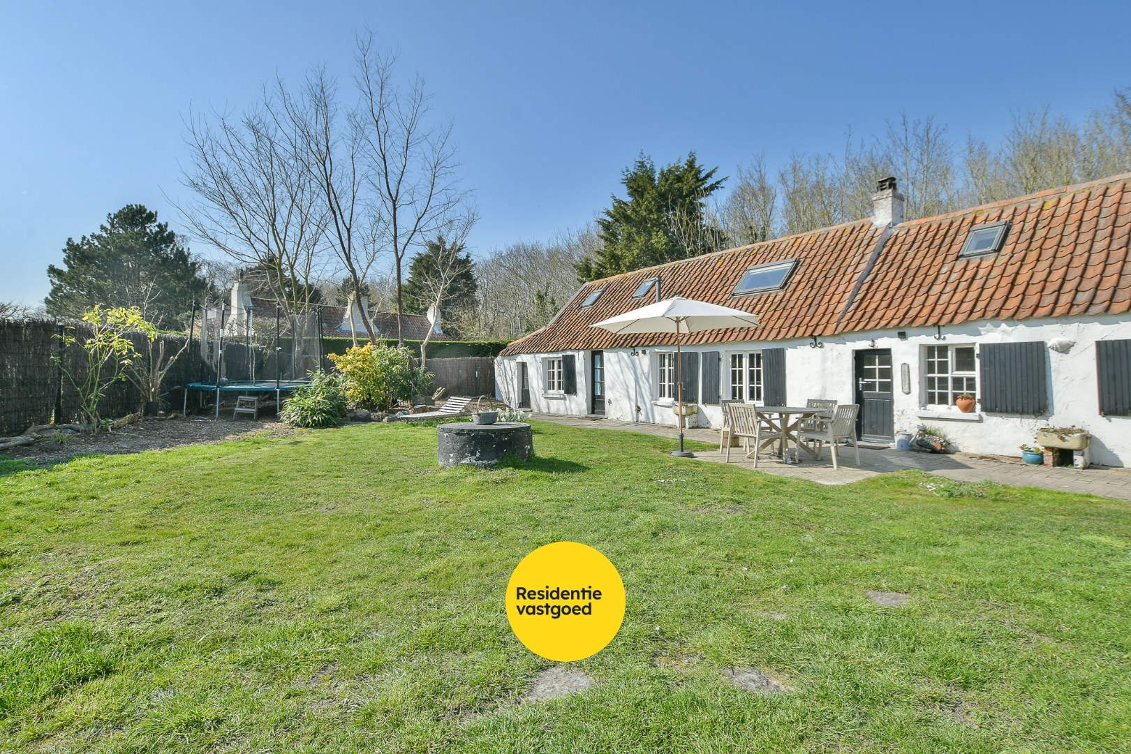 Charmante hoeve op 709m² in bosrijke omgeving aan de kust te koop! 