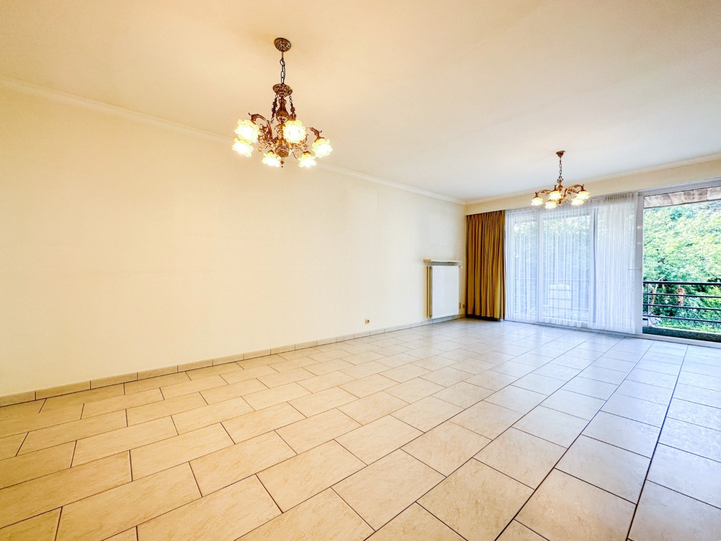 Instapklaar 2-slaapkamer appartement met 2 terrassen (en garage), topligging Torhout. 