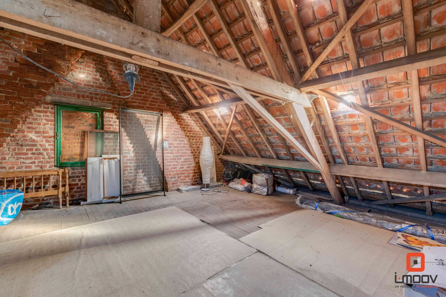 Landelijk gelegen woning met veel potentieel. 