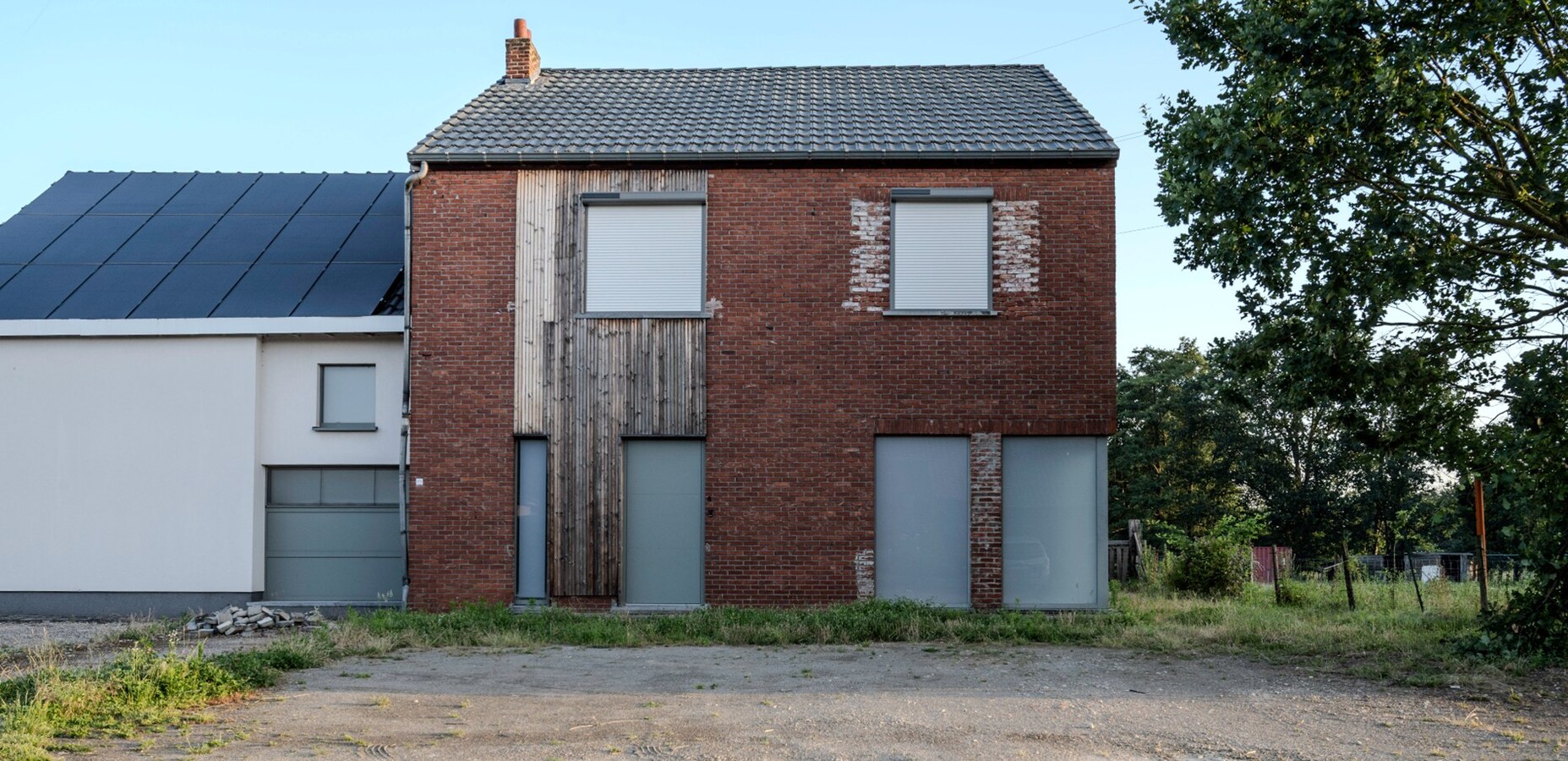 Ruim huis met vergunde stal 