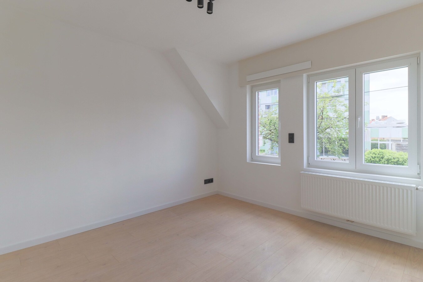 Kwalitatief gerenoveerde halfopen bebouwing te Heule ! EPC B (136) ! 