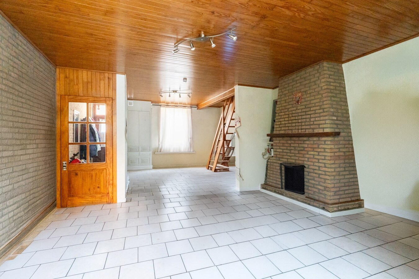 Maison avec cour, idéale 1er achat/investissement ! 