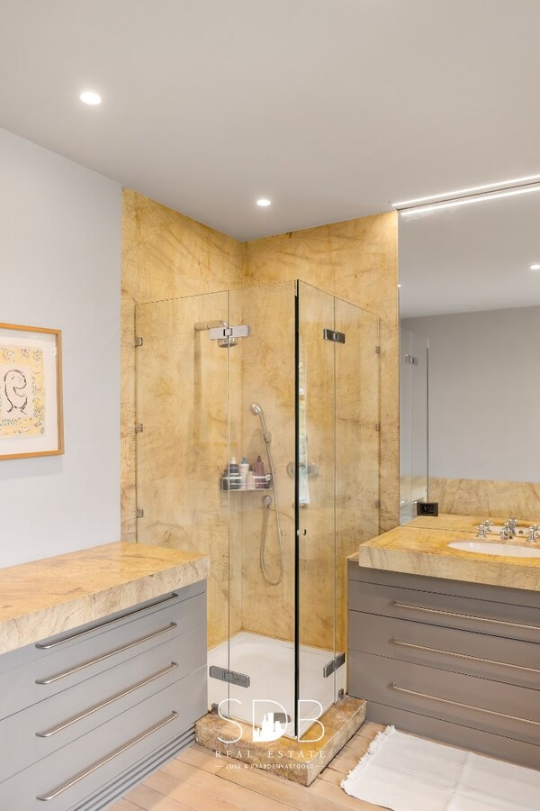 Prachtige villa met hippische accommodatie en graslanden +/-  23 ha 