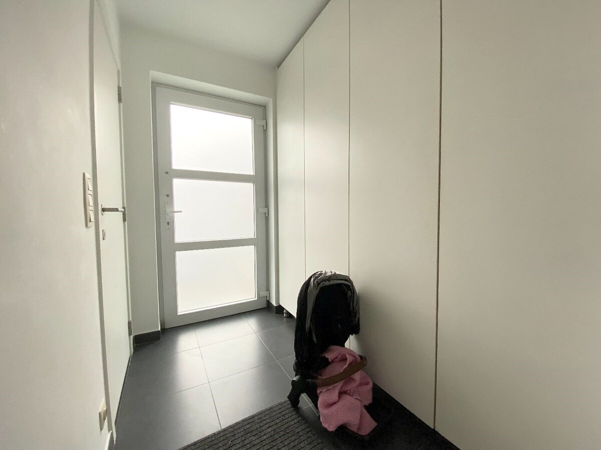 Maison 3 façades avec 3 chambres, jardin et garage à vendre. 