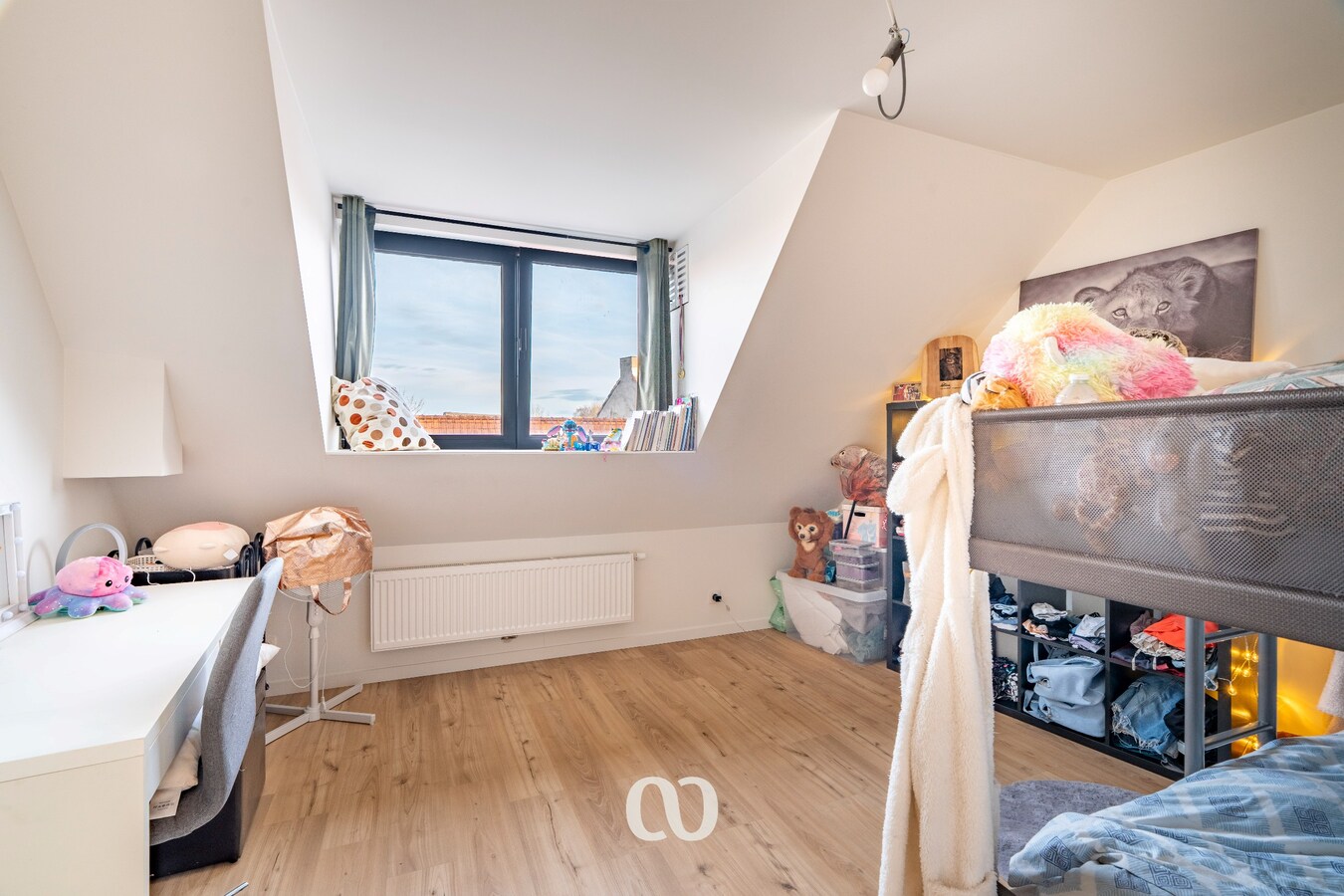 Volledig gerenoveerde woning met 3slpk en mooie tuin 