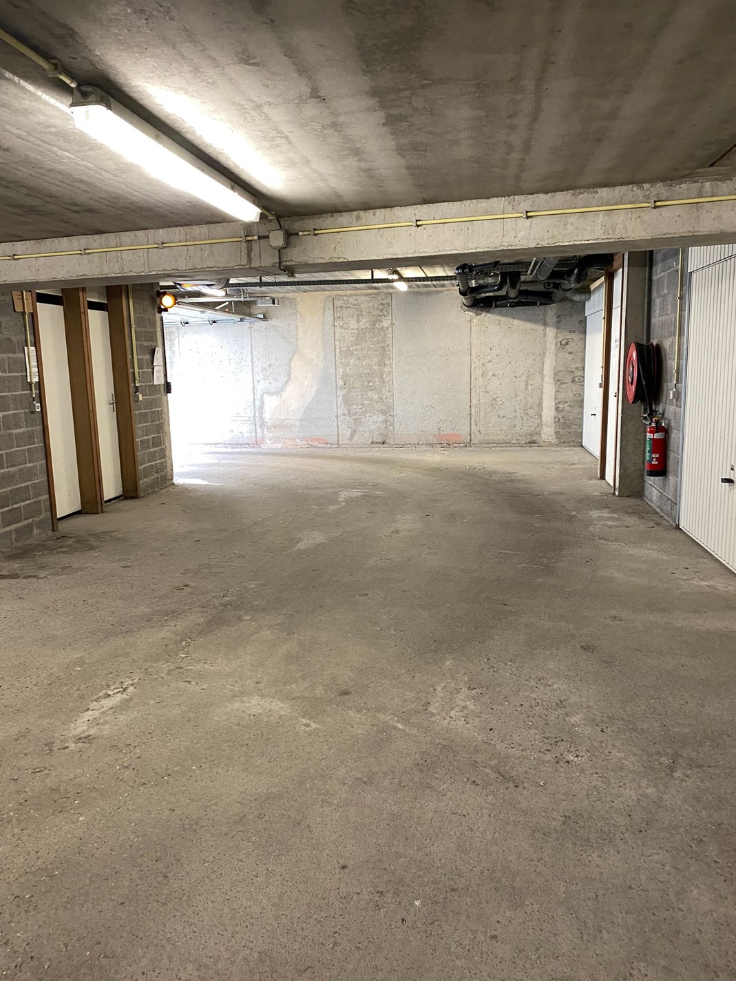 Vlot toegankelijke garagebox op niveau -2 in de residentie Seabird te Duinbergen. 