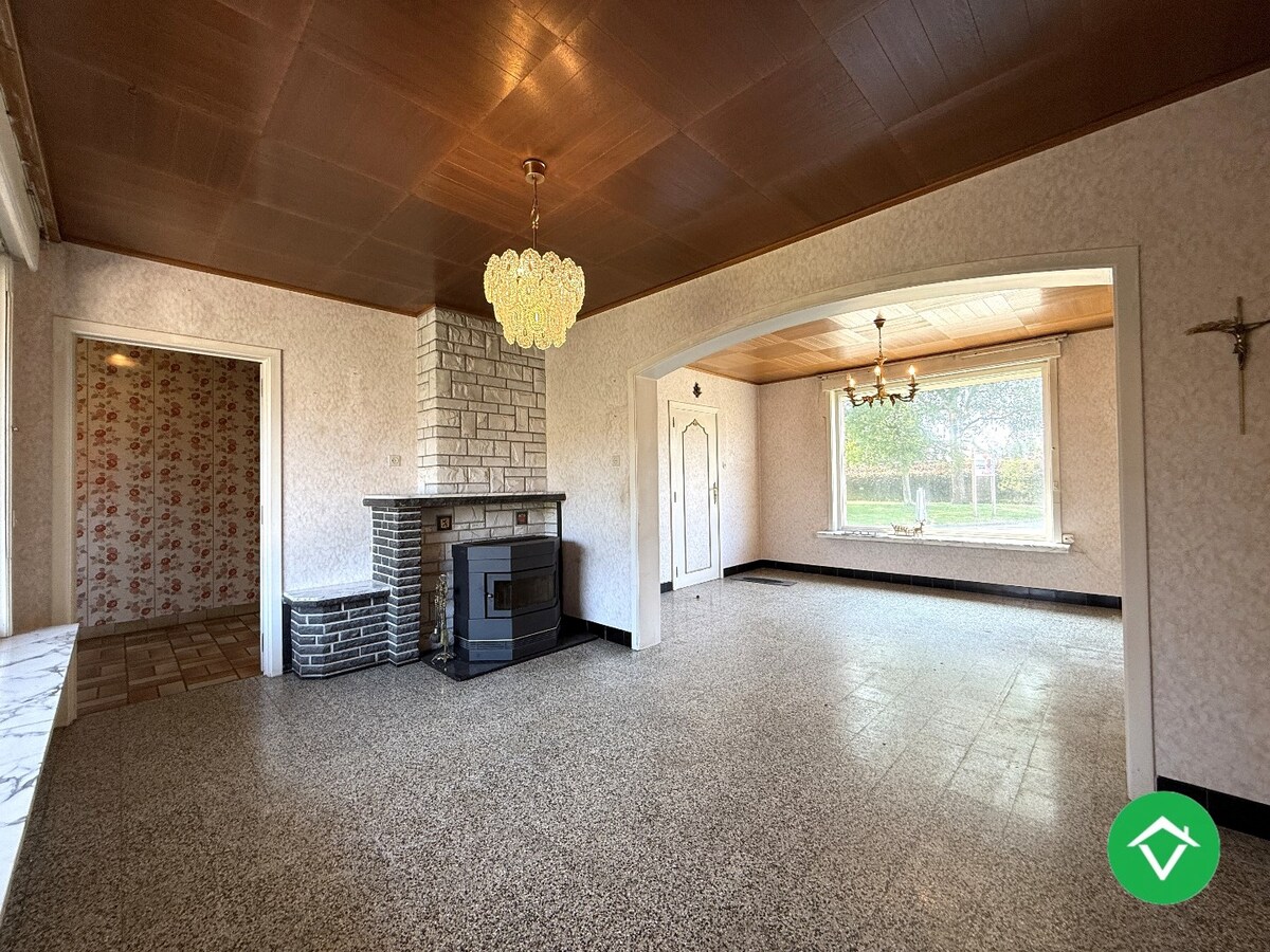 Stevige woning met 3 slaapkamers, tuin en garage in een rustige wijk te Rumbeke 