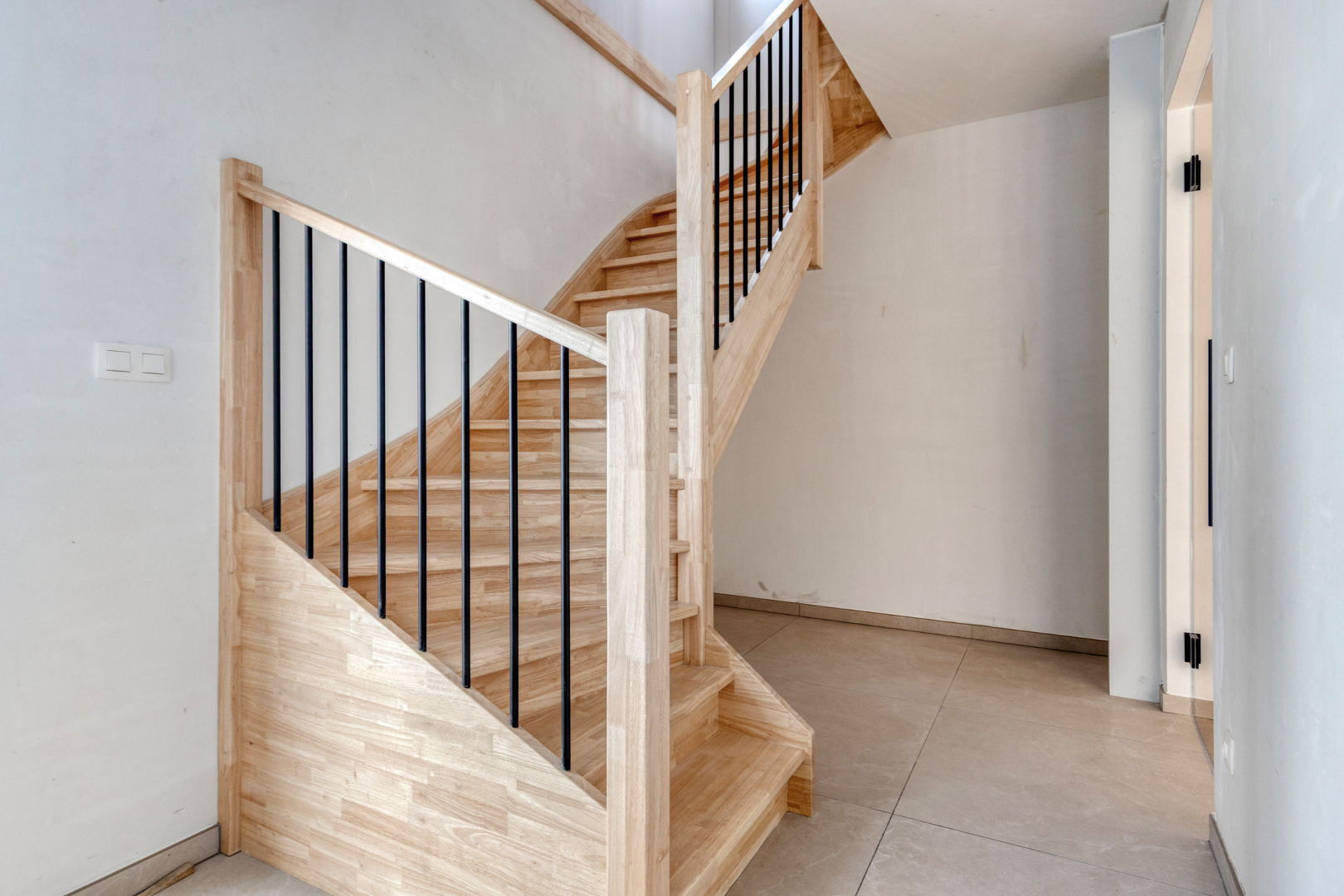 Heikant (NL) – Moderne vrijstaande woning met verrassend veel ruimte, energiezuinig comfort en mogelijkheden voor werken aan huis 