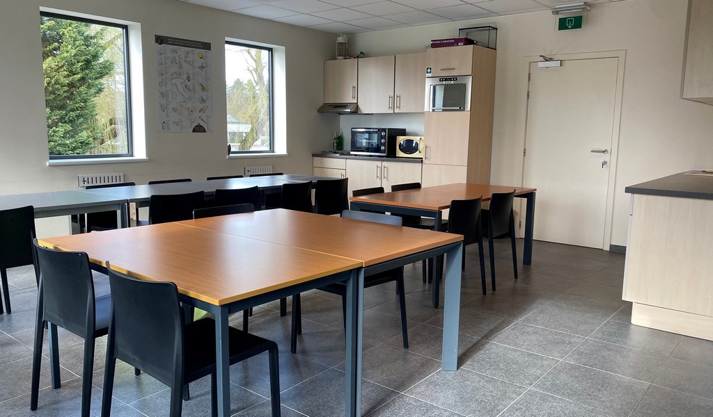 Ingedeelde kantoorruimte met parking te huur in Sint-Martens-Latem