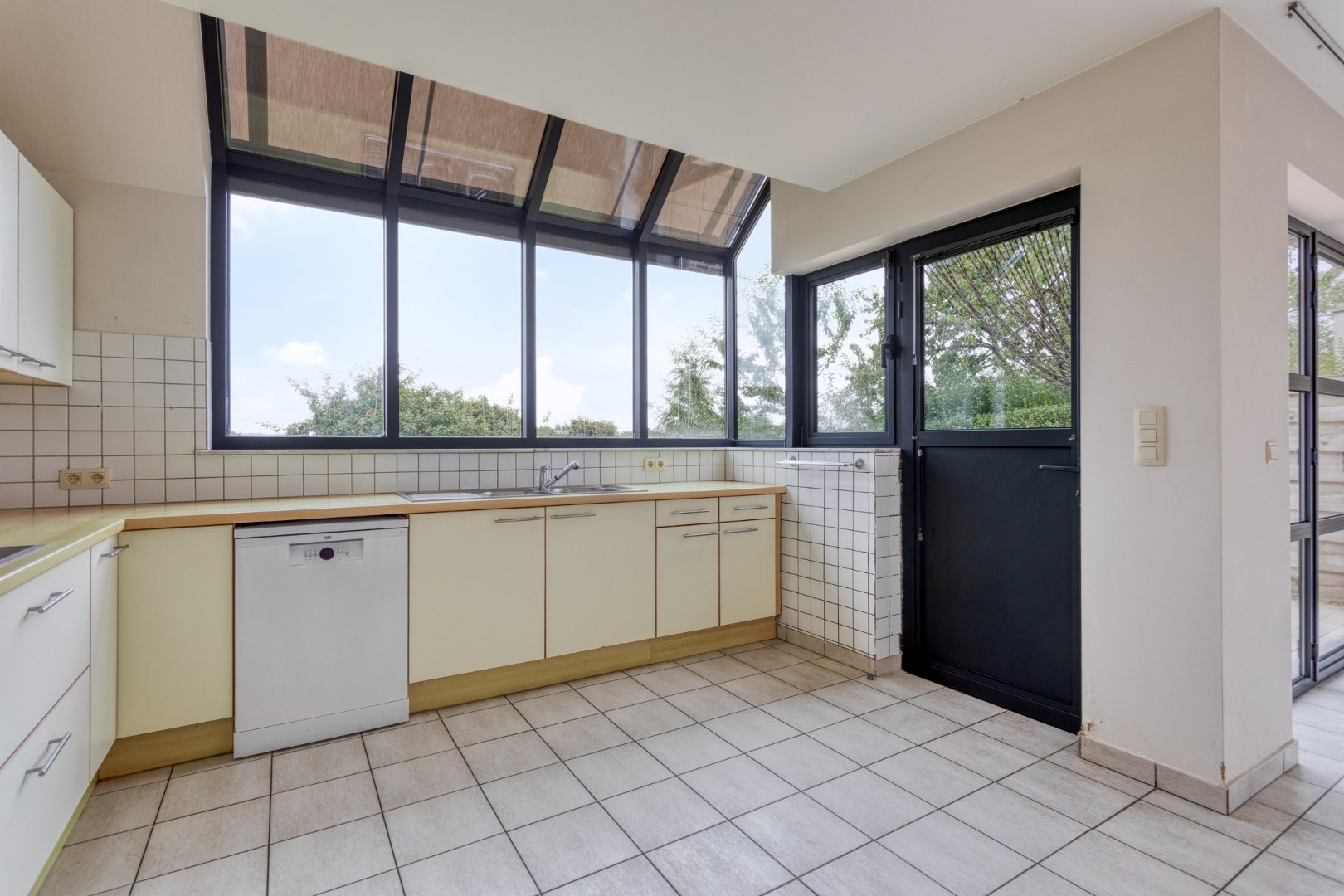 Open bebouwing met 3 slaapkamers, garage en tuin in Haasrode!  – EPC 241 kWh/m² – bewoonbare opp. 201m² 