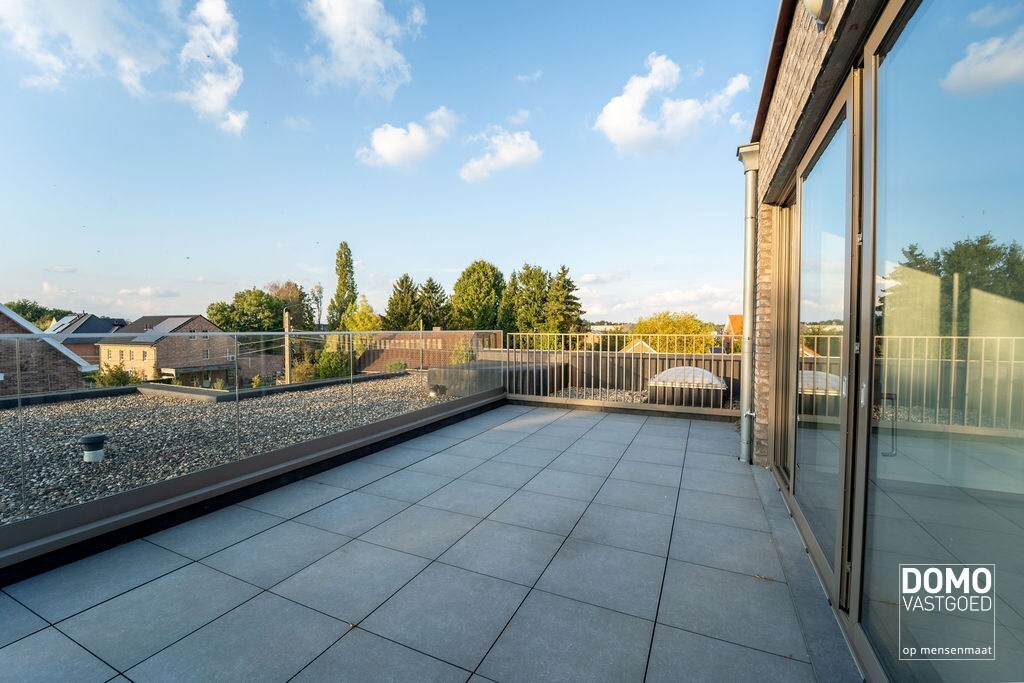 LUXE PENTHOUSE APPARTEMENT MET 2 TERASSEN, LIFT EN ONDERGRONDSE AUTOSTANDPLAATS IN HASSELT. 
