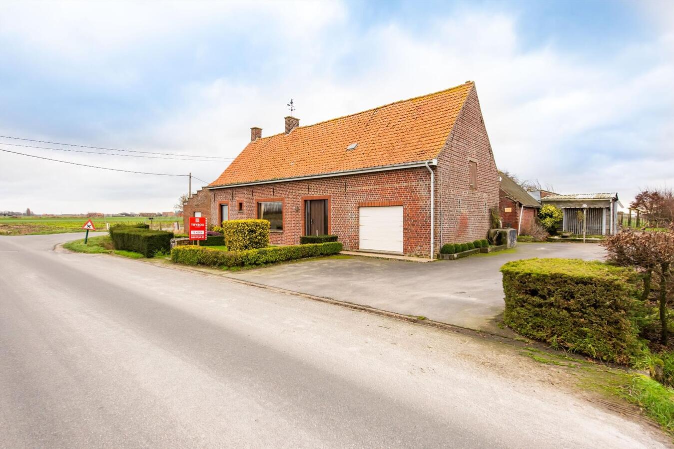 Landelijk gelegen woning met bijgebouwen op 9070m² 