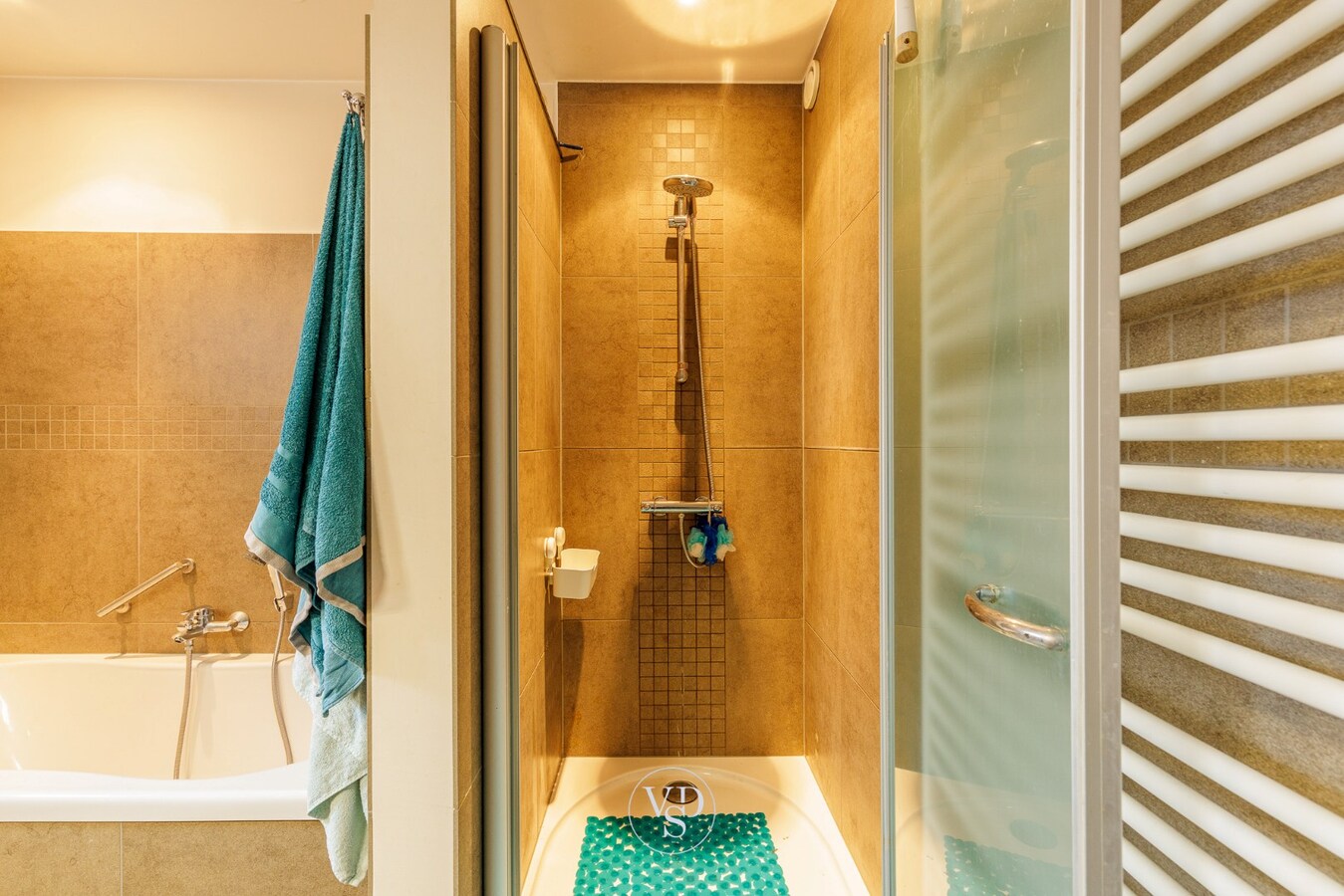 Instapklaar en lichtrijk gelijkvloers appartement 