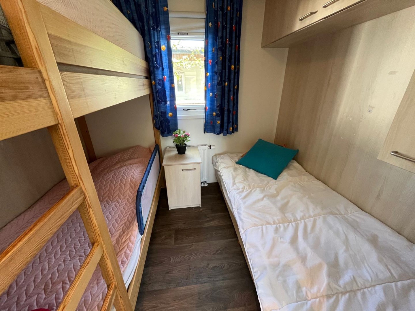 T.A. Makelaardij biedt aan: Goed onderhouden chalet (V47) op een rustige plek met veel privacy 