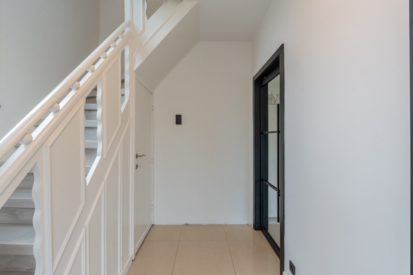 Ruime gerenoveerde woning in Niel-bij-As met 3 slaapkamers. 