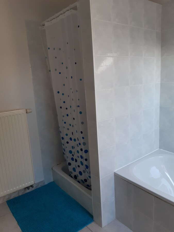 Ruime woning (4 slaapkamers) met garage 