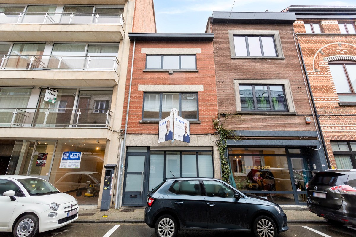 Woning met 4 slaapkamers, 2 badkamers en terras in centrum Leuven ! – EPC 187 kWh/m² - bewoonbare opp. 184m² 