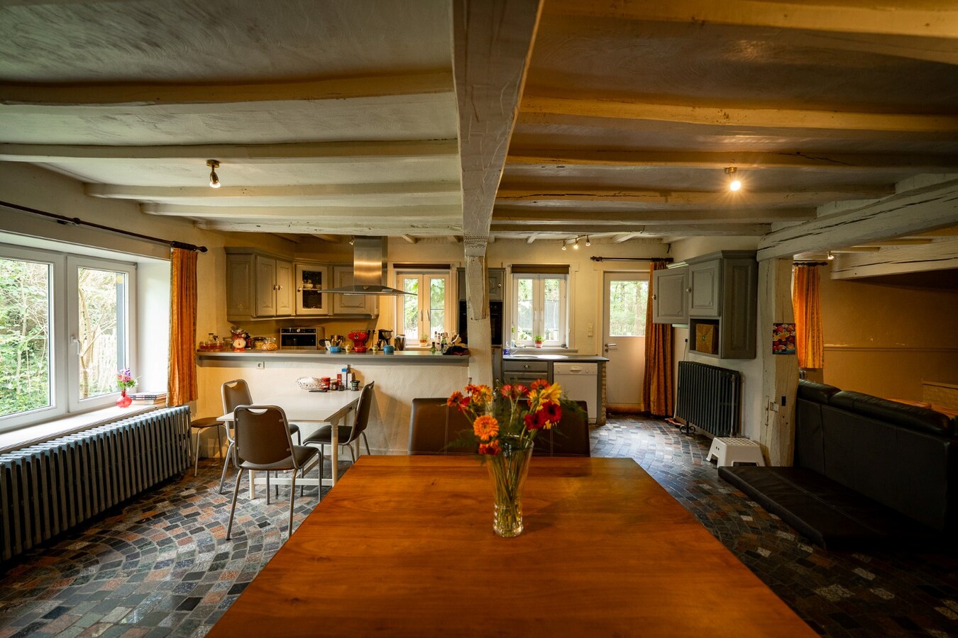Authentic farm with meadow on approximately 1ha in Ham 