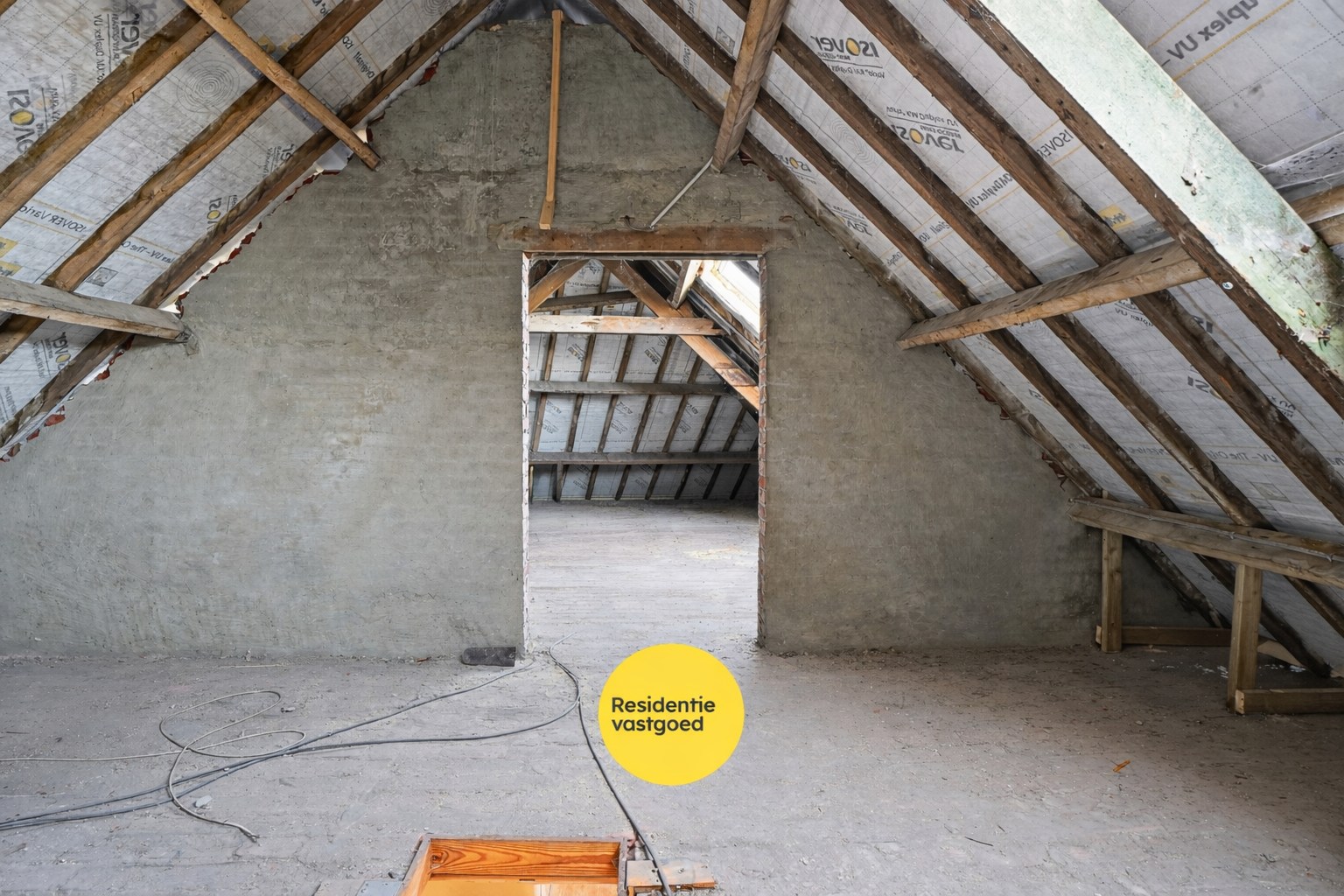 Ruime hoekwoning in het centrum van Eernegem 