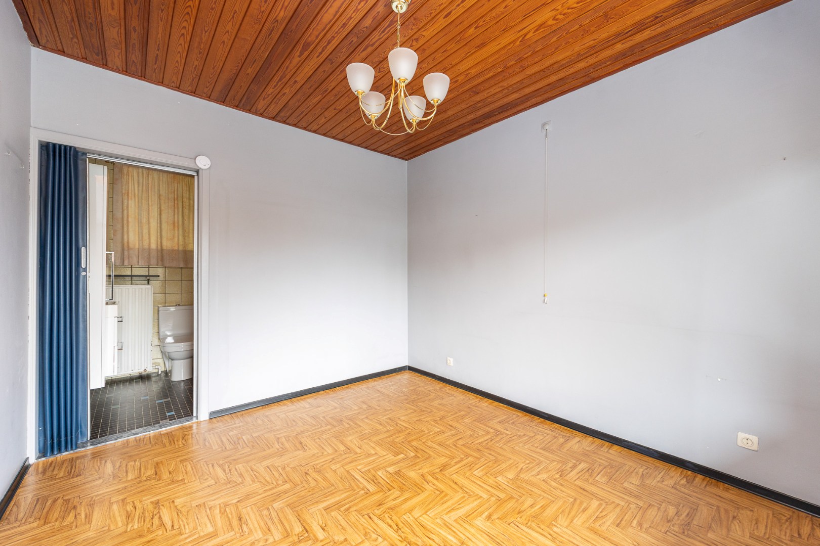 Gelijkvloers appartement met garage 