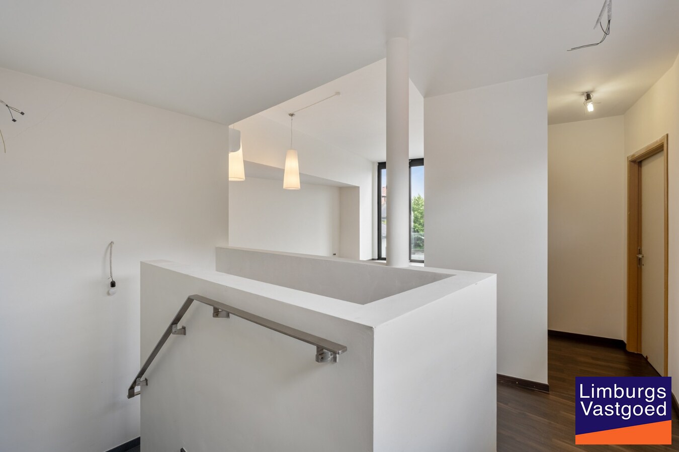 Handelspand, 150m², met 1-slaapkamerappartement op topligging in het centrum 