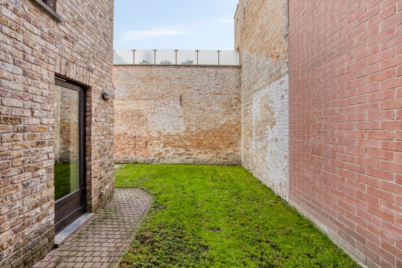 Opbrengsteigendom te koop in hartje Veurne – netto rendement 3,5% 