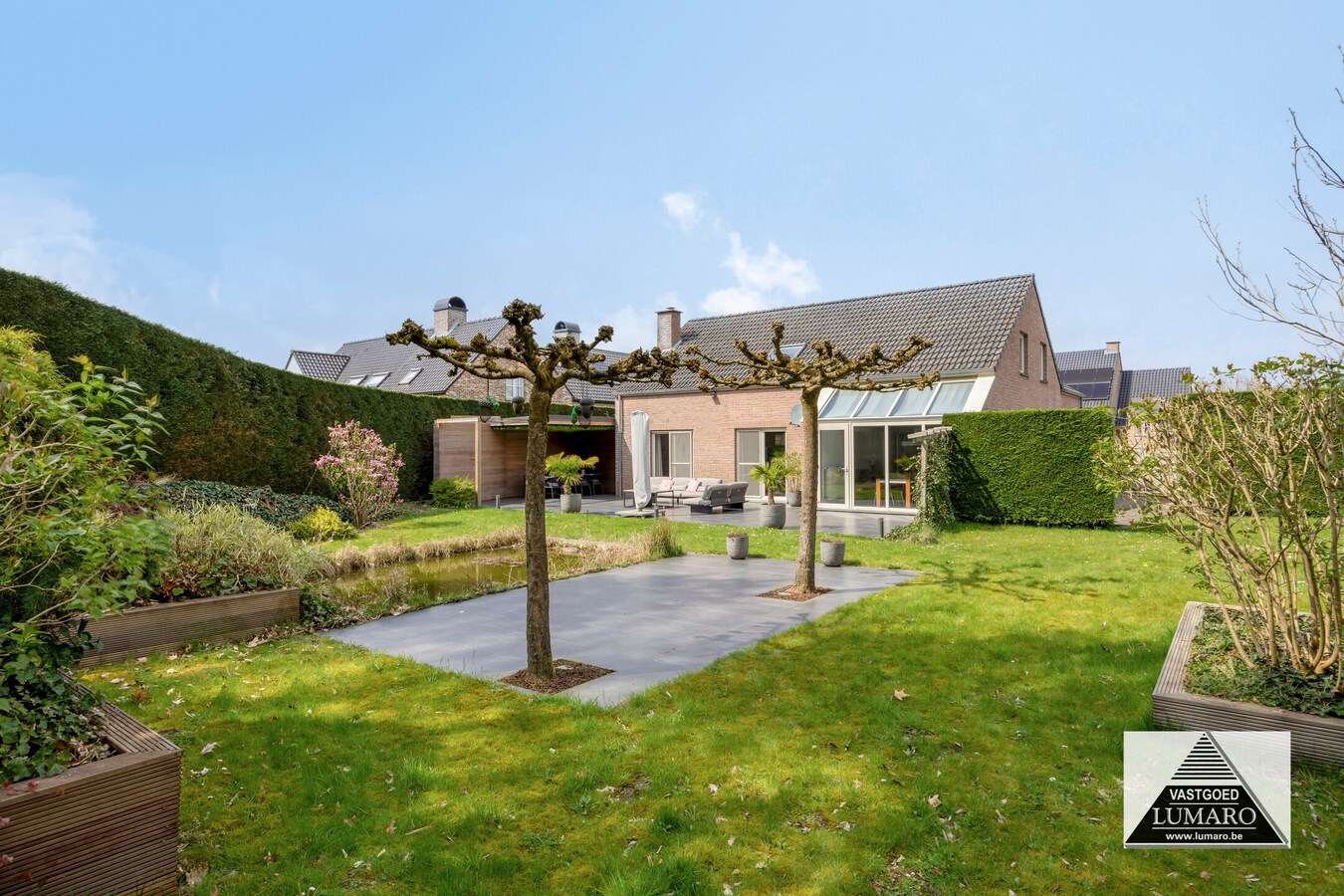 Vrijstaand landhuis op 2.942m². Instapklaar. Energielabel B. 