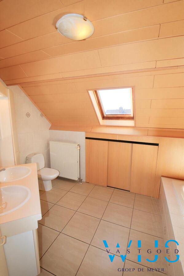 Uitzonderlijk goed gelegen woonhuis op een perceel van 841 vierkante meter in ERTVELDE! 