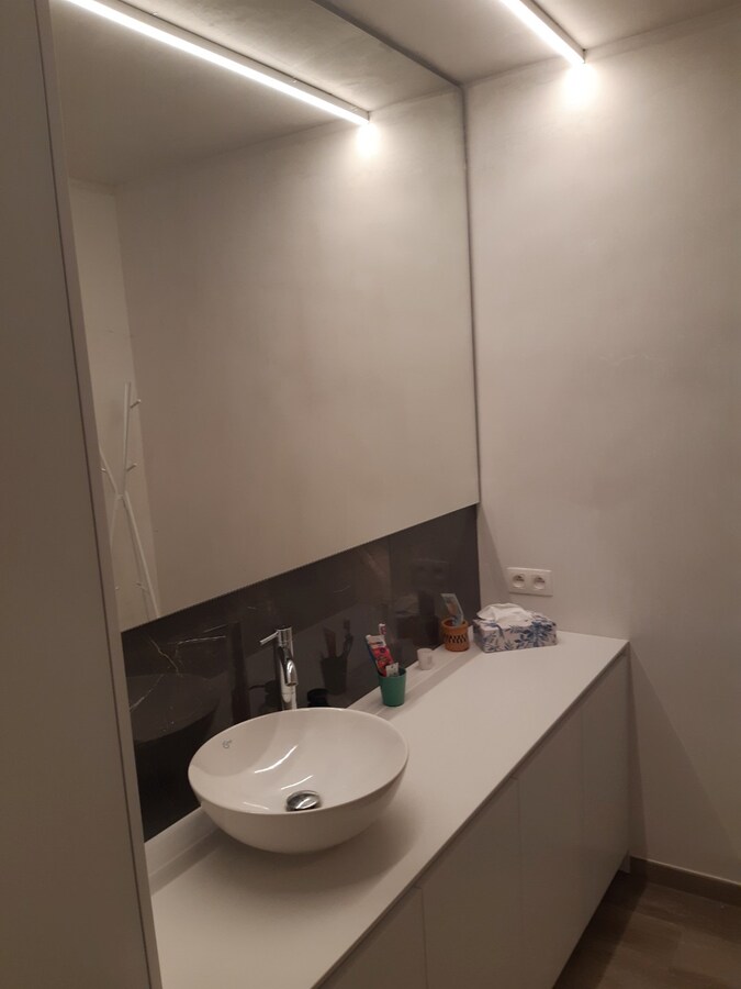 BEN-appartement met terras en tuintje. 