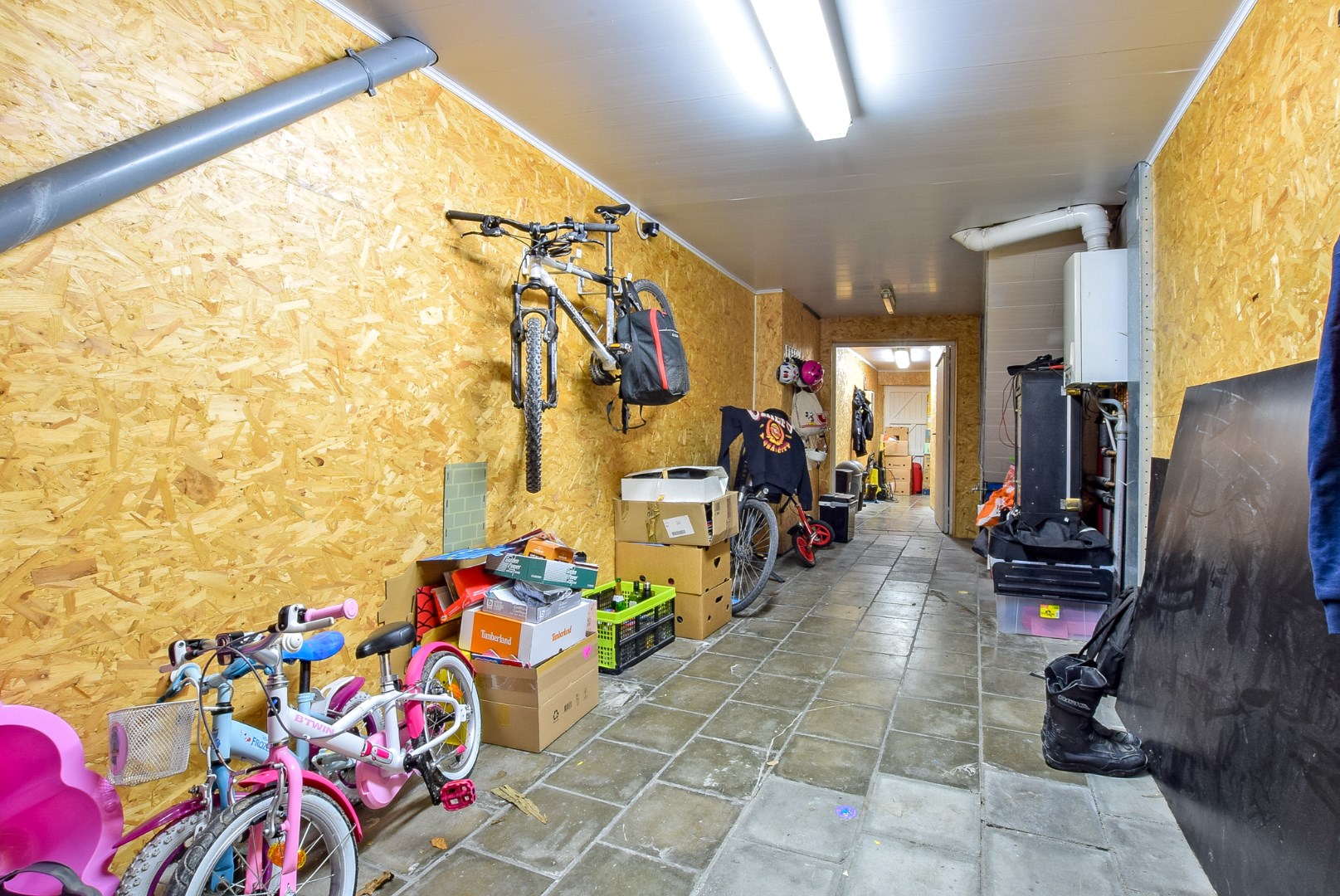 Ruime gezinswoning met garage te Pervijze op 518 m² met prachtige verzichten. 